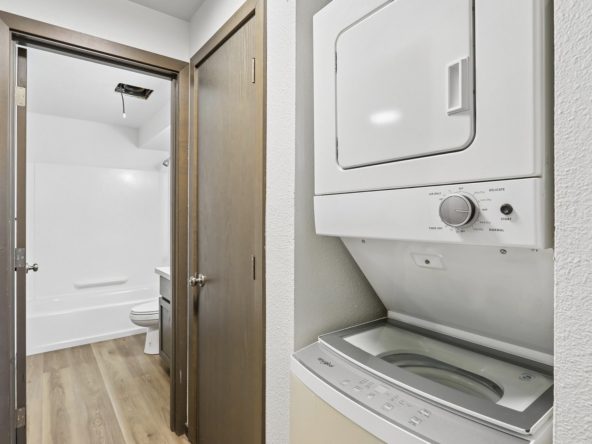 Washer/Dryer at Shoreside
