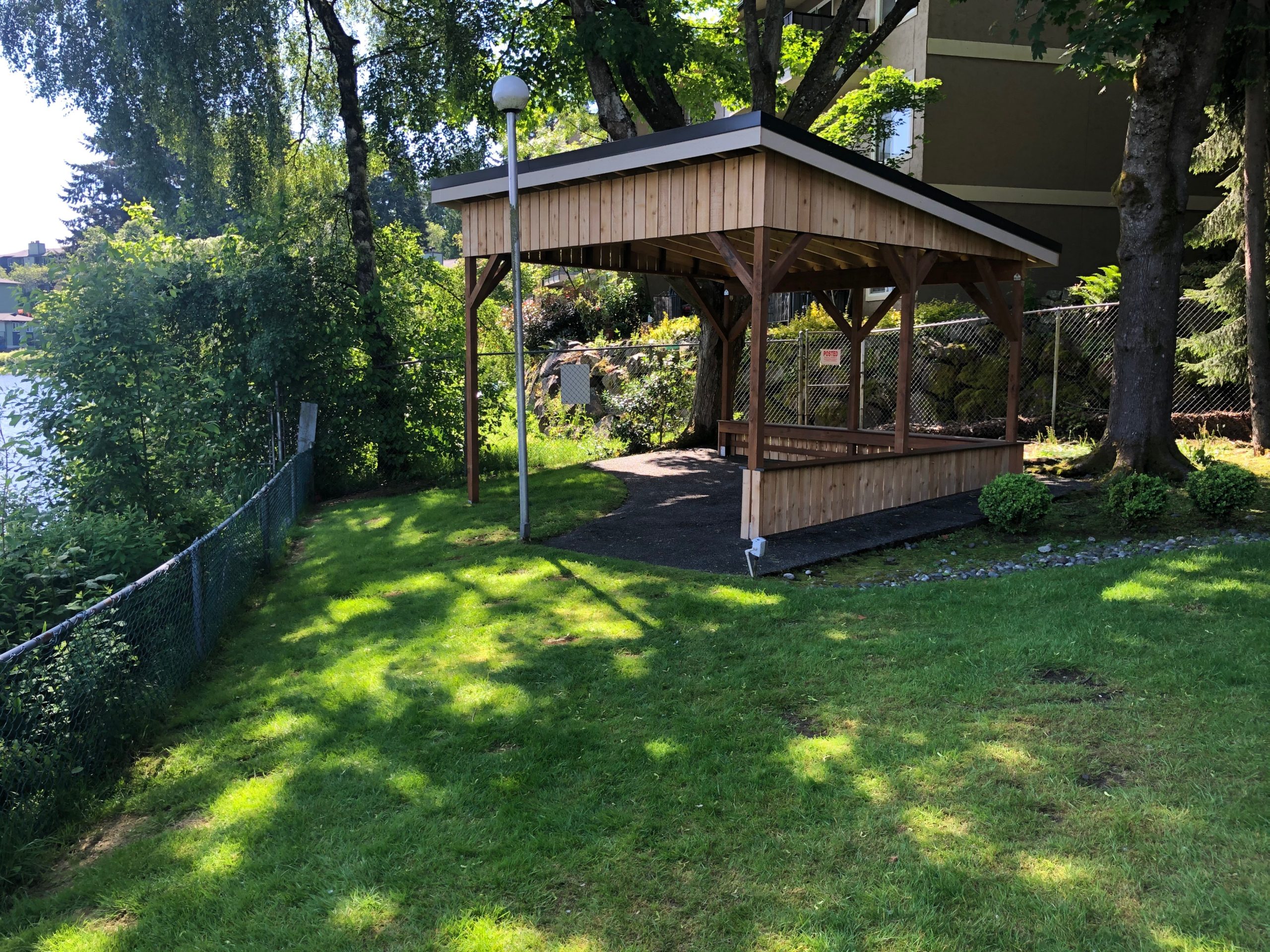 Gazebo at Fountainhead apartments in Everett, Wa